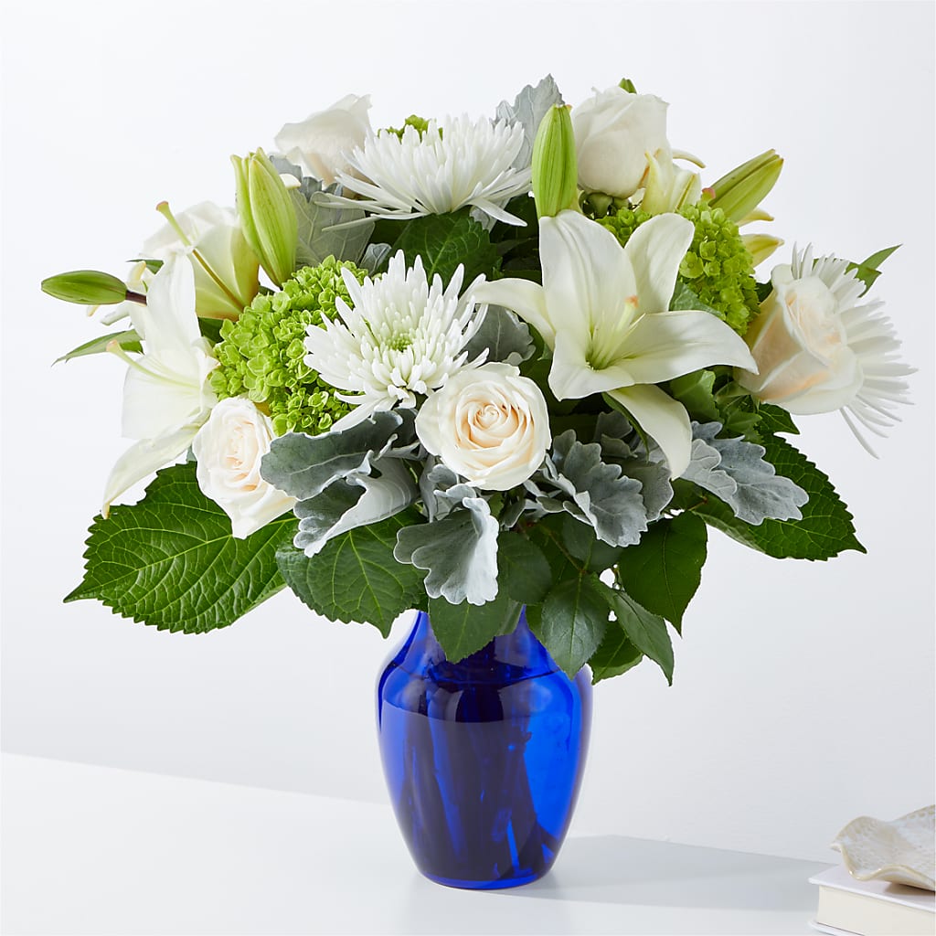 Snowy Dreams Bouquet – Portage Florals, Portage PA